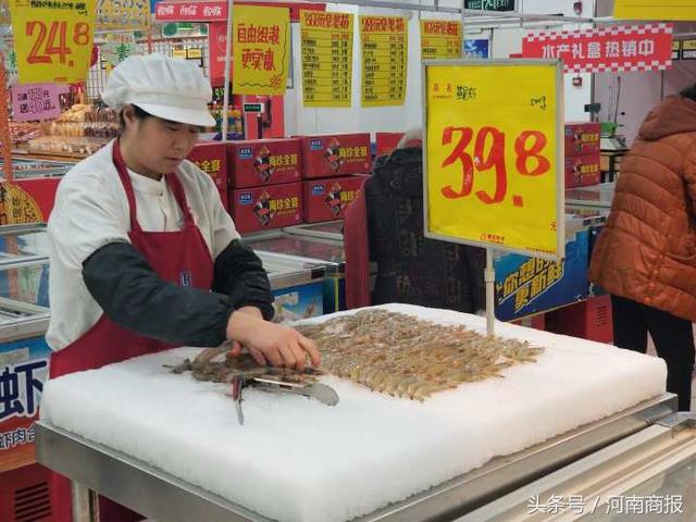 郑州年货市场观察：海鲜礼盒成新宠，价格从一两百到五千元不等(图3)