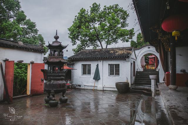 【临海】浙江一座仅百余米的山，有鉴真大师曾待过的寺庙，还有4座古塔