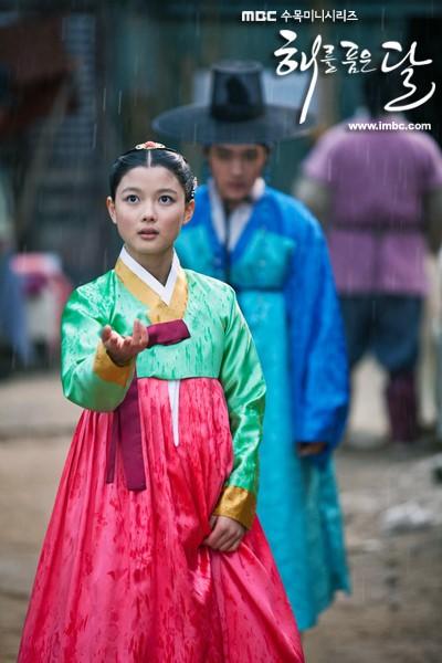 金裕贞有望搭档安孝燮主演拥抱太阳的月亮作家新作红天机