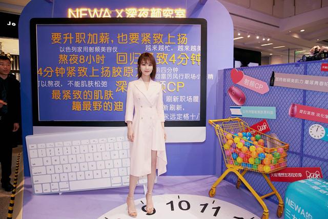 Yang Zi was caught in a plastic surgery storm and her face collapsed