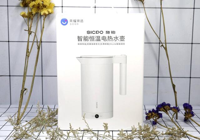 一句多喝热水太敷衍，用荣耀亲选施铂热水壶，一杯热水暖人心