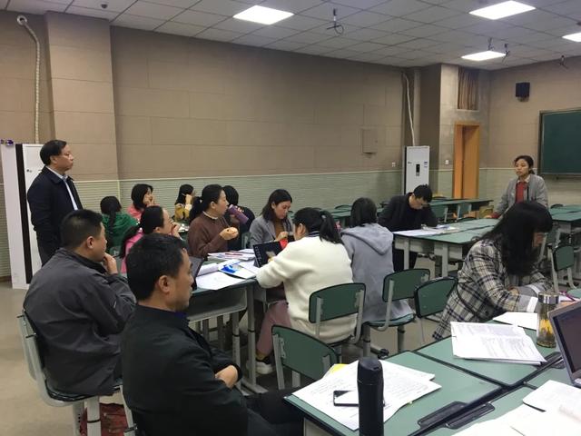 成都市双流区棠湖中学高中语文教研组举行群文阅读专题教研会