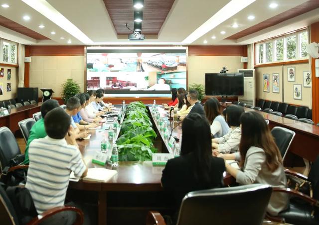 聚焦未来教育 推进内涵发展——记成都市龙江路小学研讨活动