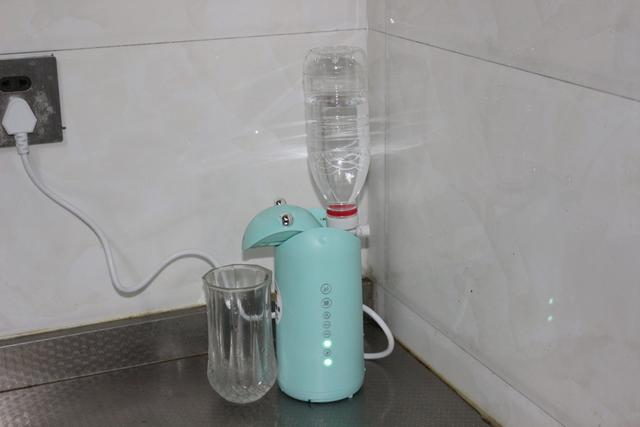 旅行出差饮水不用慌，米因即热饮水机来报到，网友：这小熊好能干