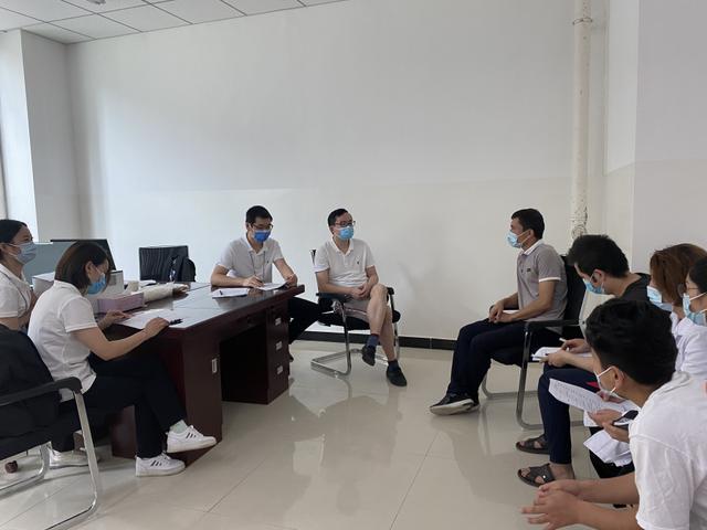 陈继德除了承担核酸检测任务外,还担任了重庆医疗队的仪器设备和耗材