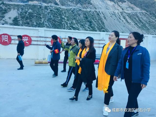 民族情谊深交流促发展：双流红石小学赴巴塘甲英乡中心校交流