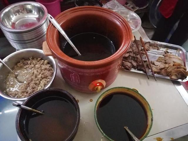 5元二两桂林米粉，还配好几种小菜，在灌阳文市镇吃早餐爽爽的