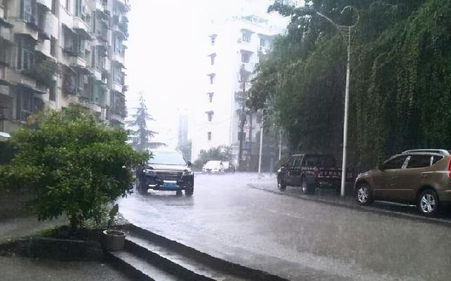 重庆|国庆中秋期间多阴雨，请收好这份安全行车攻略！