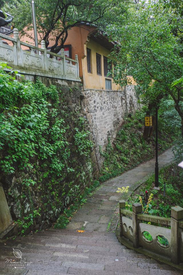 【临海】浙江一座仅百余米的山，有鉴真大师曾待过的寺庙，还有4座古塔