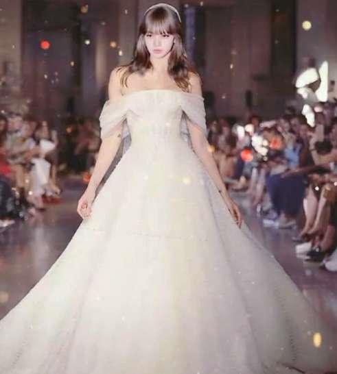 lisa wedding dress