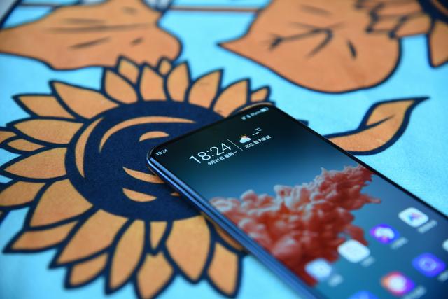 中兴A20屏下摄像手机初体验：第一个吃螃蟹没什么不好