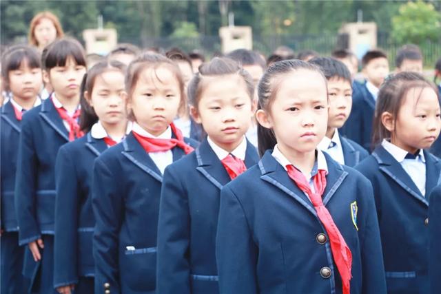 双流区实验小学外国语学校建队节主题活动暨新队员入队仪式