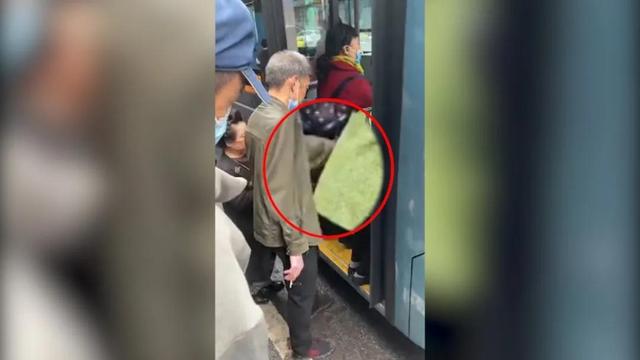 重庆|渝中警讯丨我赌你的手速快不过我的手铐