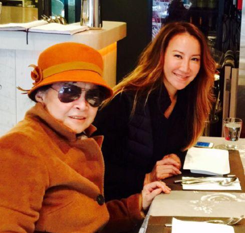 The queen Coco Lee is a posthumous daughter, her mother is a Peking