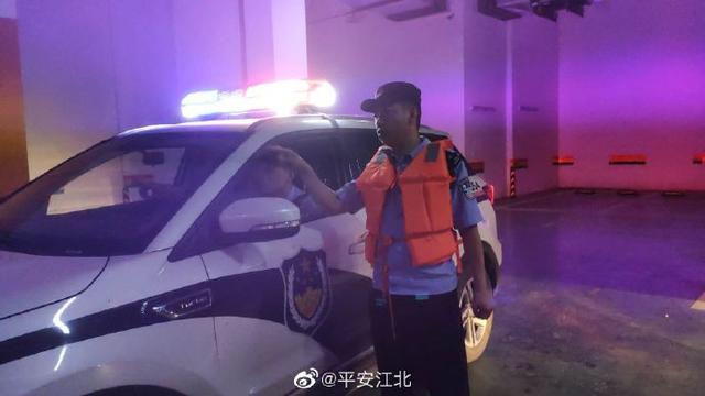 防汛|洪峰过境，江北警方协助辖区企业撤离