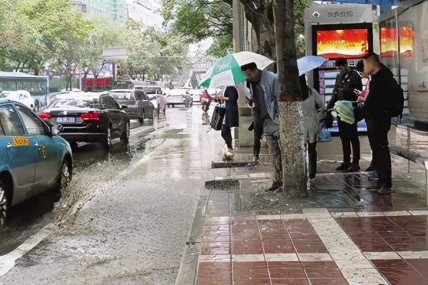 重庆|近期多雨，道路湿滑；谨慎驾驶，注意安全！