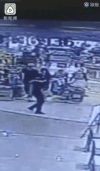 见义勇为|踹伤猥亵男的男生被解除刑拘，提级重新调查！