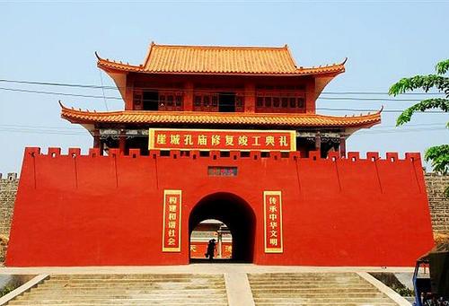 曾祥裕风水团队在海南崖城 寻一处沧桑古迹 品一份历史幽深