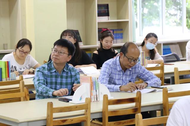 阅读悦美——成都市双流区西航港小学教师暑期阅读分享（数学组）