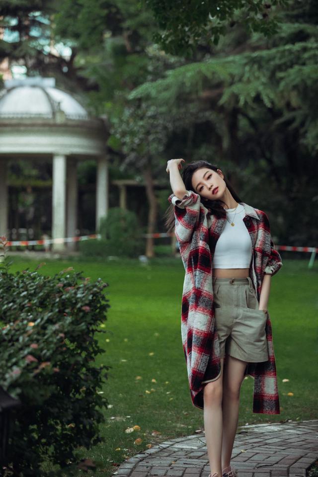 倪妮被医护人员感动落泪
,齐颈短发蓝色西装配短裤
,清爽减龄-第6张 倪妮被医护人员感动落泪
,齐颈短发蓝色西装配短裤,清爽减龄-第6张