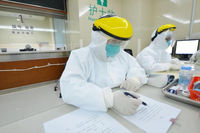 华山医院北院：庆祝医师节！抗疫图谱致敬每一位医务工作者