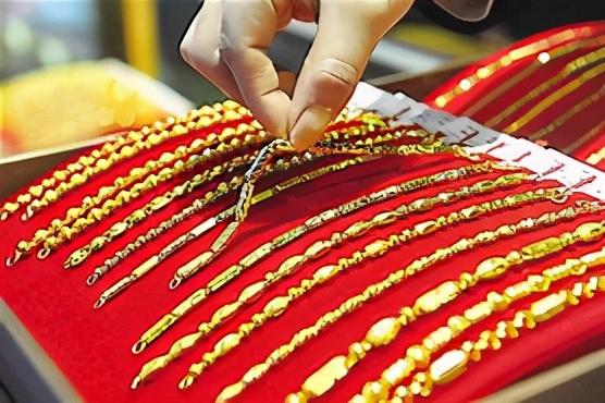 《急先锋》里细思极恐的一幕：揭秘国际上的黄金洗钱交易