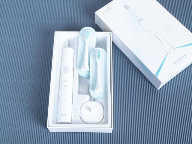 南卡Shiny声波电动牙刷黑科技，百元洁牙护齿好帮手