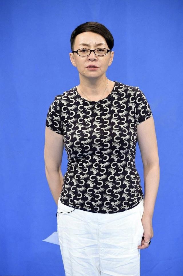 小品女王宋丹丹亮相机场,黑色运动外套配短裤
,哪里像59岁-第5张 小品女王宋丹丹亮相机场
,黑色运动外套配短裤
,哪里像59岁-第5张