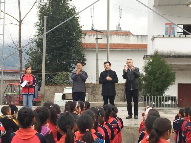 都江堰北街小学实验外国语学校再赴凉山大坝乡开展教育帮扶工作