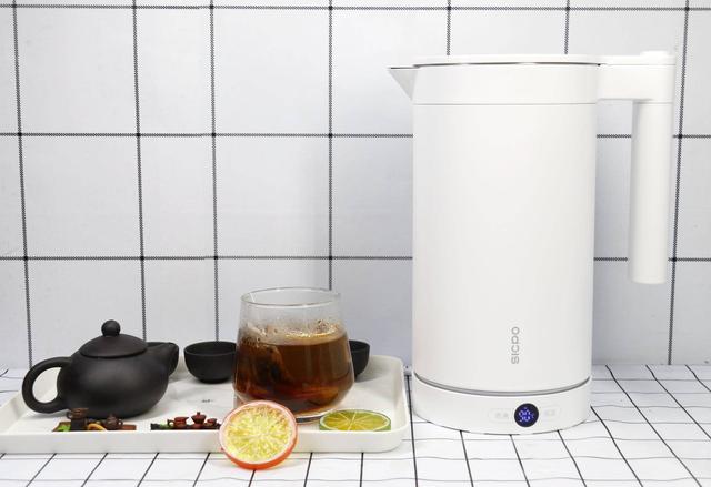 一句多喝热水太敷衍，用荣耀亲选施铂热水壶，一杯热水暖人心