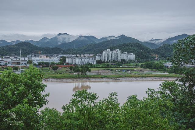 【临海】浙江一座仅百余米的山，有鉴真大师曾待过的寺庙，还有4座古塔