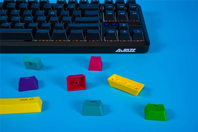 价格便宜，出门级首选。黑爵K870T蓝牙双模红轴机械键盘