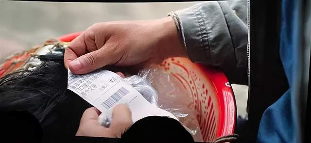 《送你一朵小红花》的七个细节和一处BUG，票房过8亿不是运气