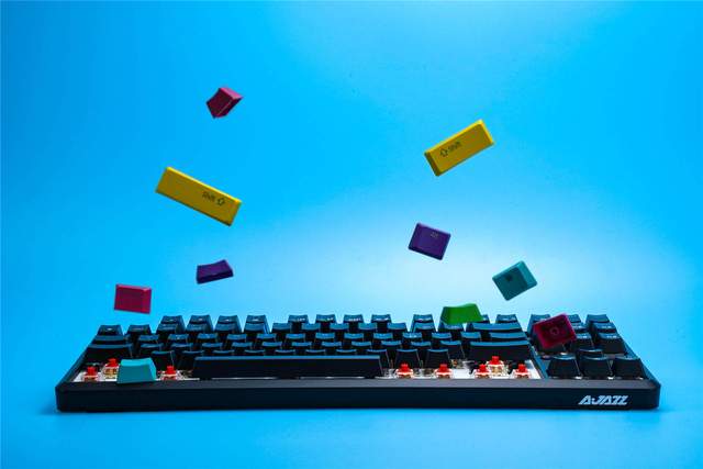 价格便宜，出门级首选。黑爵K870T蓝牙双模红轴机械键盘