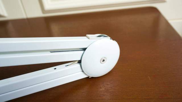 做个“养眼”的职场达人，小两千的护眼灯，爱德华非凡之光润眼灯