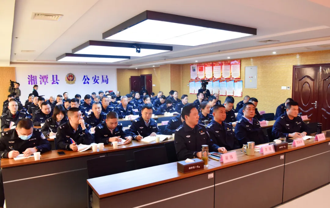 【教育整顿】典型引领 铸魂杨威 湘潭县公安局举行先进模范报告会