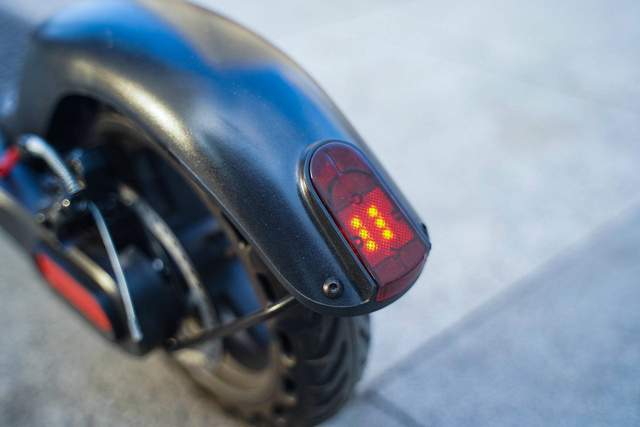 小巧便携，续航给力。体验COLORWAY科洛威成人电动滑板车