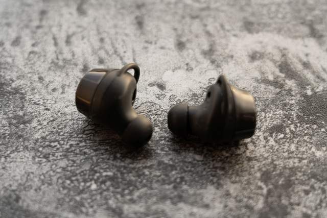 圈铁双单元设计，还支持无线充电，南卡T2真无线耳机体验