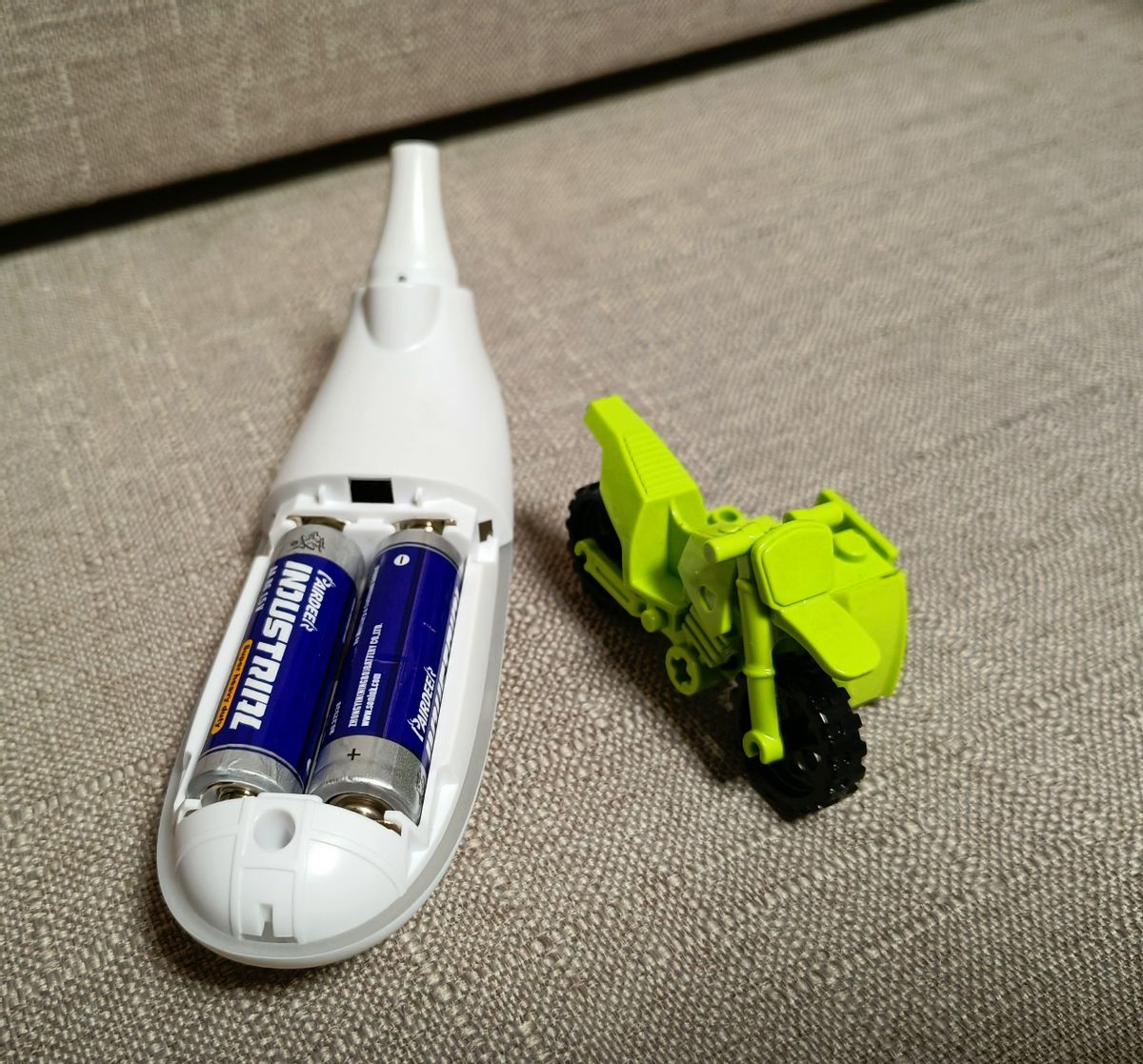 1秒即可精准测温的凡米耳温计白瓷版