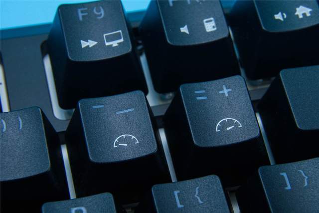 价格便宜，出门级首选。黑爵K870T蓝牙双模红轴机械键盘