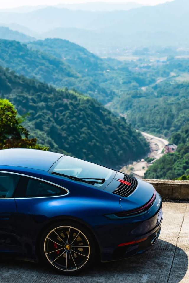 零百加速3.6s，近200万元的911才是属于保时捷的浪漫？