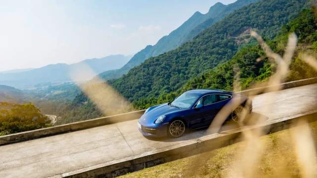 零百加速3.6s，近200万元的911才是属于保时捷的浪漫？