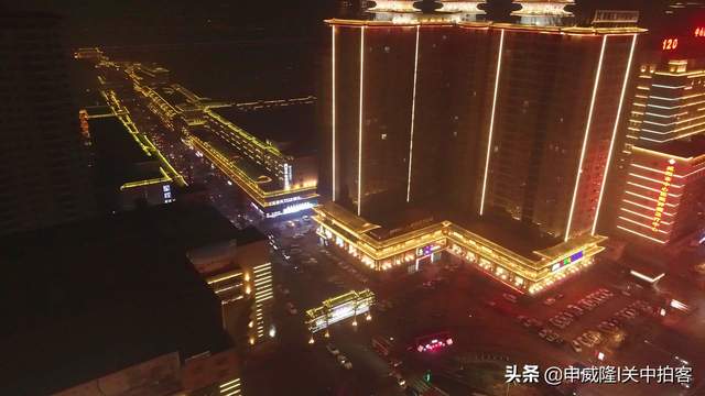 弄玉吹箫，凤凰展翅：航拍咸阳市北门口十字夜景