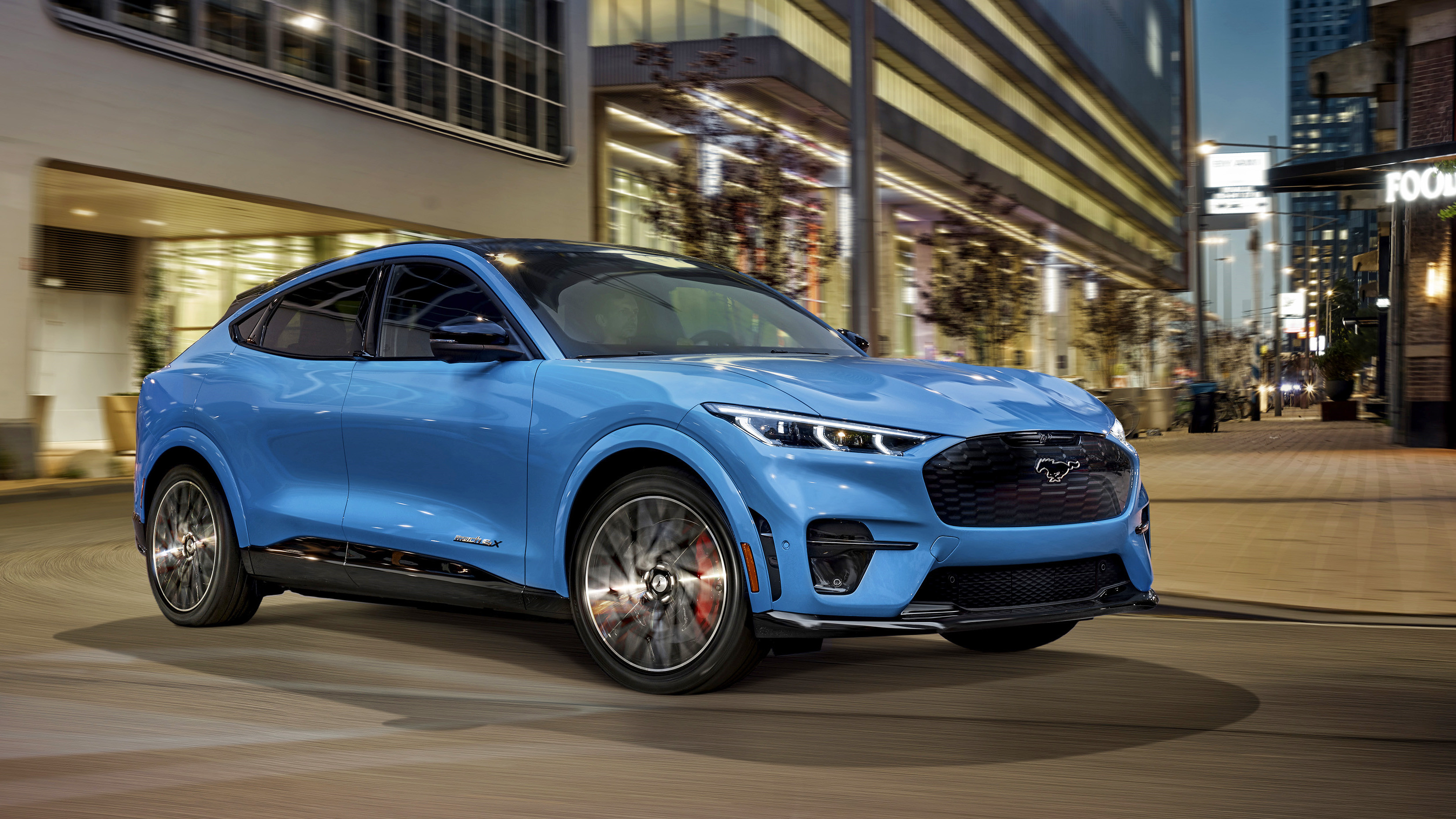 在电动车最值得关心的续航里程方面,国产mustang mach-e在cltc新国标