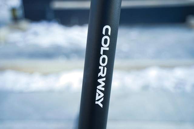 小巧便携，续航给力。体验COLORWAY科洛威成人电动滑板车