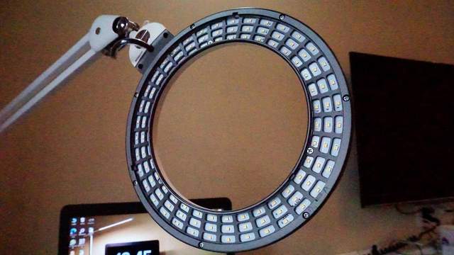 做个“养眼”的职场达人，小两千的护眼灯，爱德华非凡之光润眼灯