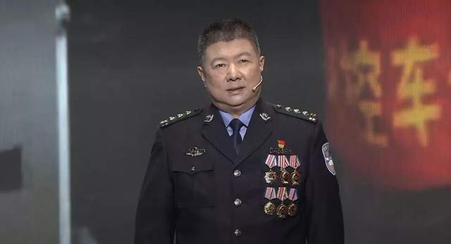 英雄,用坚守诠释担当"公安楷模"吴涌,钱海军,用血肉铸就金色盾牌,用