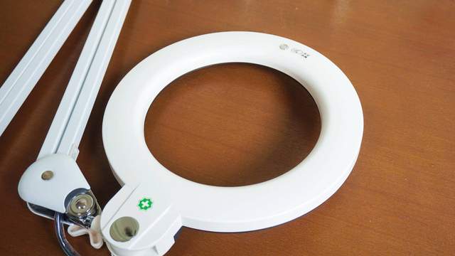 做个“养眼”的职场达人，小两千的护眼灯，爱德华非凡之光润眼灯