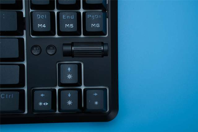 价格便宜，出门级首选。黑爵K870T蓝牙双模红轴机械键盘