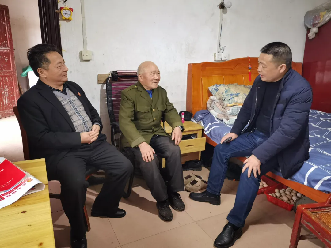 法官十余年倾心帮扶当事人家庭